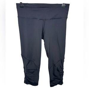 LULULEMON Black Legging Below the Knee Side Rouching detail Size 4